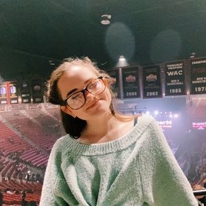 Meet your Posher, Julia